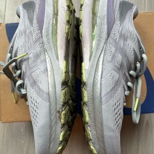 GEL-KAYANO 28 PIEDMONT GREY/SOFT LAVENDER Women size 7 1/2 Wide (D)